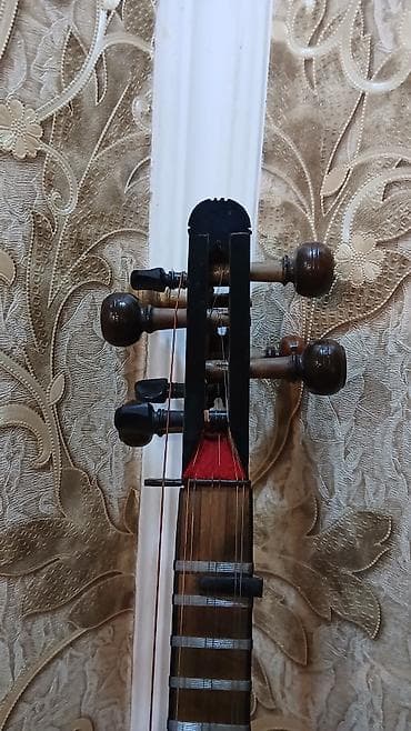 gitara qabı: Azərbaycan xalq musiqi alətləri və elektrik gitara dəsti Tərkib: - — 5