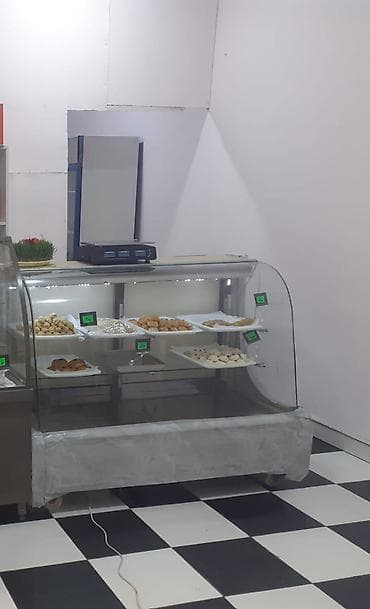 market soyducusu: Şirniyyat vitrini – şüşə önlü soyuducu piştaxta - Qablaşdırılmış və — 1