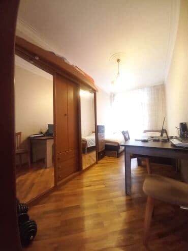 Qarajlar: Bakı, Ağ şəhər, 3 otaqlı, Köhnə tikili, m. Xətai, 70 kv. m — 2