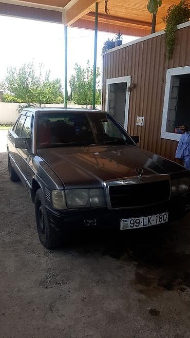 muhərrik velosiped: Mercedes-Benz 190 (W201): 2.2 l | 1992 il Sedan — 2