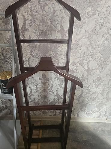skaf ucuz: Taxta geyim dayağı (valet stand) - Material: massiv ağac, tünd — 1