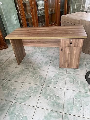 Düz masa, Polkalı, Siyirməli, Teksturalı laminat