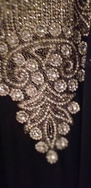 qara hicab: Ziyatət,toy paltarı,bir dəfı geynilib,2000man alınıb.300man — 3