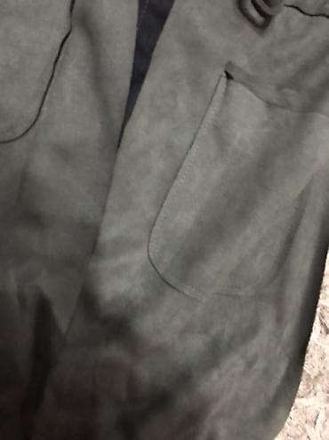 iç geyimi: Boz rəngdə qadın palto və yaşıl-oli̇v rəngli kapüşonlu jilet seti - — 5