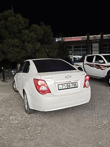 stop hyundai accent: Chevrolet Aveo: 1.4 l | 2014 il 235000 km Sedan — 8