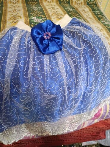 Məktəbli forması: Mavi rəngdə, tüllü və naxışlı qız uşağı ətəyi. - Üst qat: ağ naxışlı — 1