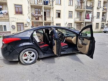 hyundai elantra 2012: Hyundai Elantra sedan – qara rəng, 4 qapı, ön çəkişli. Xarici: - — 9