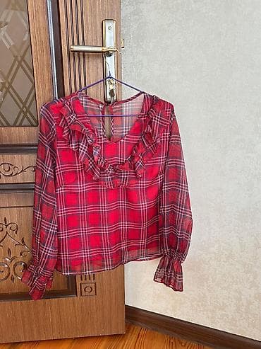 Qadın köynəyi – qırmızı rübik/quşəyaqlı naxışlı şifon 1 defe geyinilib lalafo.az -da Qadın köynəyi – qırmızı rübik/quşəyaqlı naxışlı şifon 1 defe geyinilib