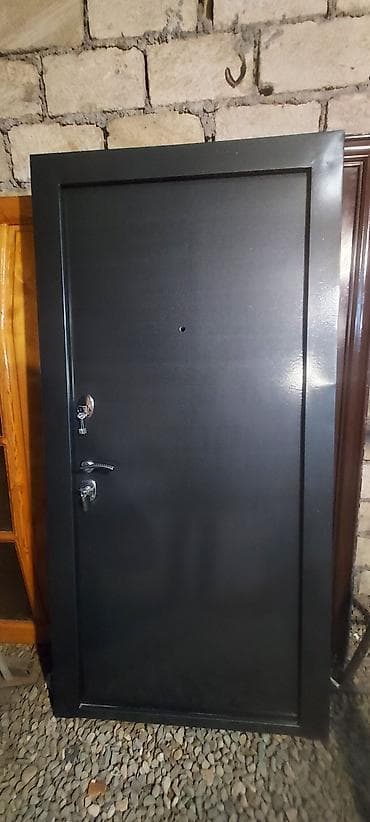 divar paneli qiyməti: Seyf qalin agir icide demirdi 550m 
olcu 128 x 278 sm 
agir qapidi — 4