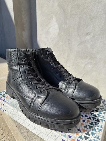 Ayaqqabılar: Qara dəri kişi botları - Material: təbii dəri üst, rezin altlıq - — 1