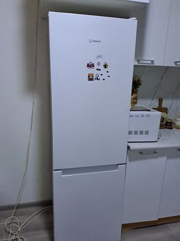 indesit: İşlənmiş 2 qapılı Indesit Soyuducu Satılır, rəng - Ağ, Təkərli — 1