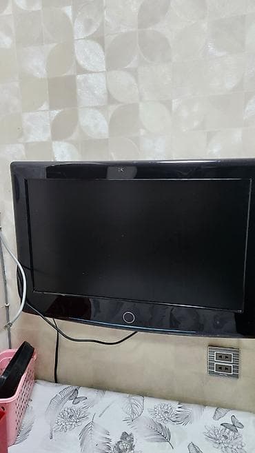 Kronşteynlər: Divar tipli kompakt LCD televizor - Təxminən 22–24 düym ekran ölçüsü — 2