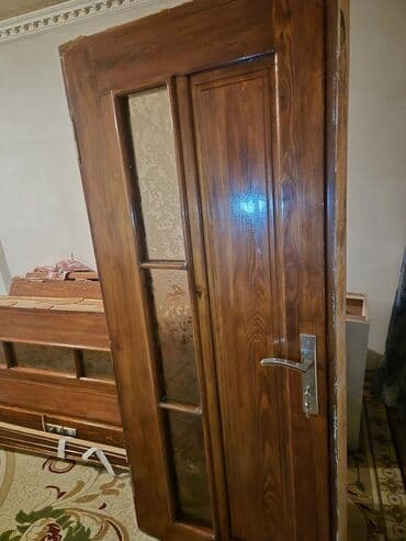 Taxta daxili qapı – şüşəli dizayn - Material: masif ağac, laklı səth