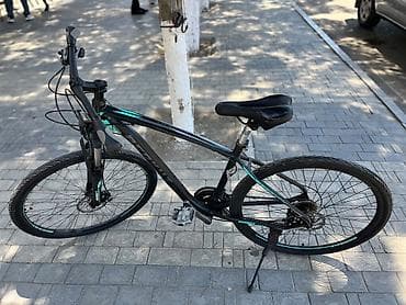 velisoped 28: Şəhər/trek hibrid velosipedi - Çərçivə: yüngül metal, aerodinamik — 1