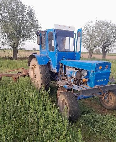 neon isiq: MTZ traktoru + Tınaz disklı otbiçən qoşqu Xüsusiyyətlər: - MTZ — 4