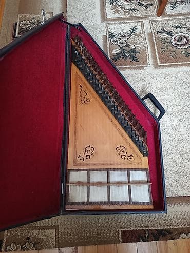 Qanun musiqi aləti (Sərt futlyarla birlikdə Ənənəvi simli-mizrablı — 1