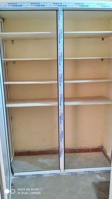 Bloklara və balkonlara plastik şkafların yığılması və polkalari