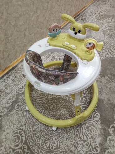 Uşaq gəzdirəci / manej - Rəng: açıq yaşıl və ağ - Dairəvi baza və 6