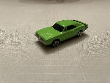 Yaşıl rəngli die-cast oyuncaq maşın modeli - Korpus: parlaq