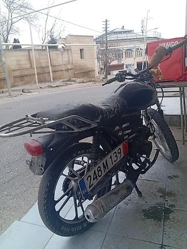 Moped/motosiklet – şəhər içi və kənd yolları üçün praktik iki təkərli