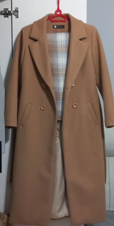 Üst geyimi: Camel rəngli qadın palto - Klassik, uzunsov kəsim; ikicərgə düyməli ön — 1