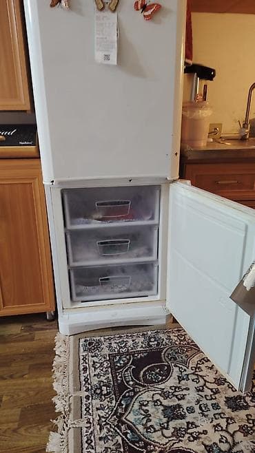 2 qapılı Indesit Soyuducu Satılır, rəng - Ağ