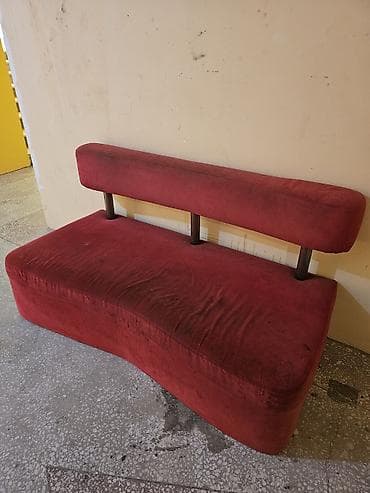 Qırmızı rəngli lounge üslubunda oturacaq/divan - Dizayn: Asimmetrik lalafo.az -da Qırmızı rəngli lounge üslubunda oturacaq/divan - Dizayn: Asimmetrik