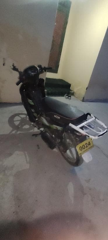 pravasız moped: Moon brand 150 sm3 — 2