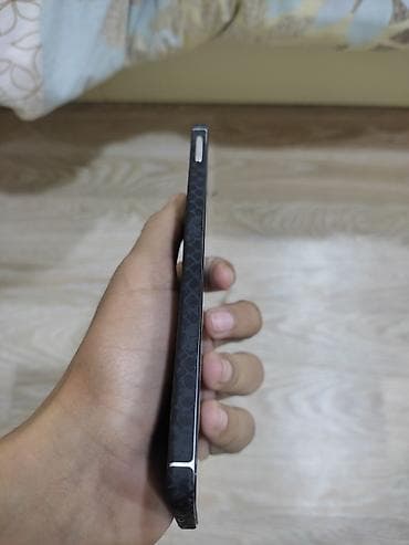 tank telefon qiymeti: Smartfon – böyük tam ekranlı, ön kamerasi ekranın mərkəzində — 5