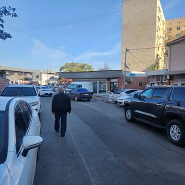 домашняя барная стойка: Xidmət: Kişi salonu (bərbər) Təsvir: - Şəhər mərkəzinə yaxın — 1