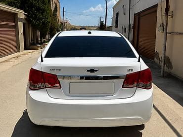 Chevrolet Cruze: 1.4 l | 210000 km Sedan — 2