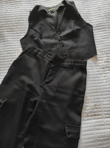 Tünd boz rəngli qadın kostyumu, klassik və müasir stili birləşdirir lalafo.az -da Tünd boz rəngli qadın kostyumu, klassik və müasir stili birləşdirir