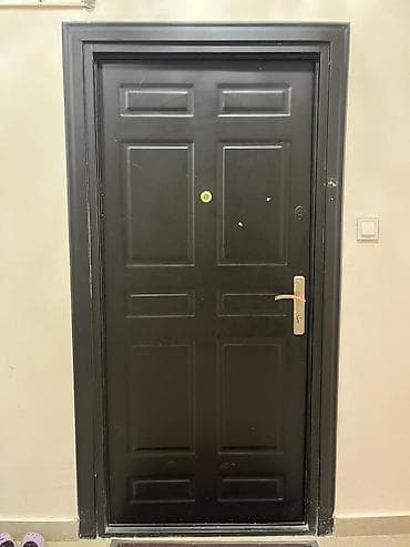 Seyf qapi satilir 120azn.Olcu 1x2.05.Problemi yoxdu.Unvan Yasamal