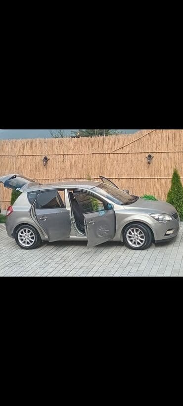 продажа подержанных автомобилей: Kia Ceed: 1.6 л | 2010 г. Хэтчбэк — 15