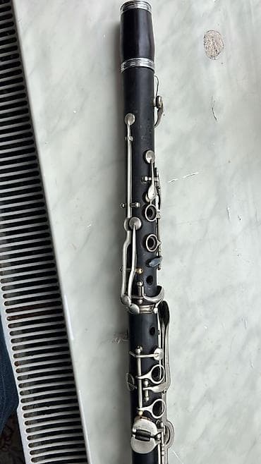 Klarnet A 4 oçki yaxşi veziyyetdedi kökü dübbedüz bütün paduşkalari