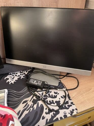 bort kompüter: HP monitor - Təxminən 23–24 düym ekran ölçüsü, nazik çərçivə və — 2