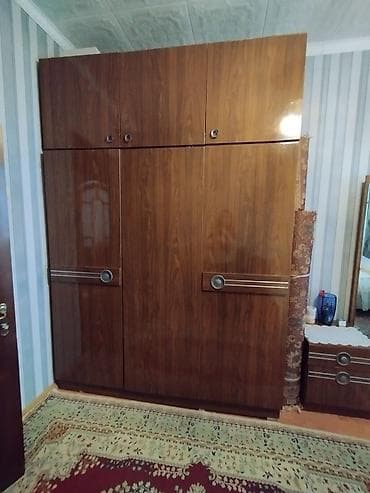 Yataq otağı mebel dəsti Tərkibi: - 3 qapılı iri paltar şkafı, üst