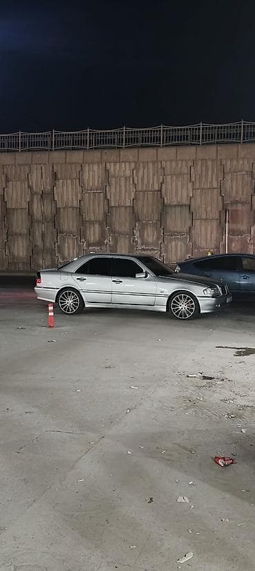 kia rio satilir: Mercedes-Benz sedan – gümüşü rəng, 4 qapı, arxa ötürücülü. Xarici — 3