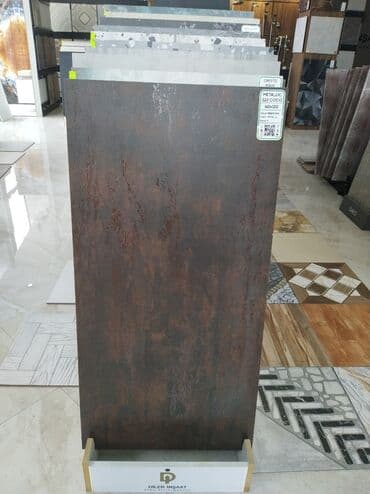 tap az tamet daslari: Bu, böyük ölçülü, tünd qəhvəyi rəngdə, metal effekti ilə dizayn — 1