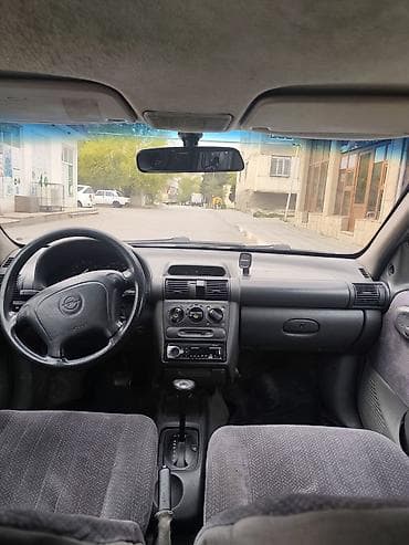 baqaj duqasi: Opel Corsa: 1.4 l | 1996 il 217419 km Hetçbek — 8