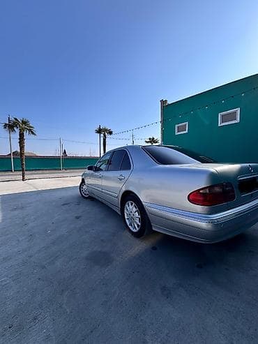 avtomobil lada: Mercedes-Benz E-Class (W210) sedan - Gümüşü rəng, 4 qapılı sedan — 3