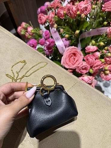 Аксессуары: Yaşıl mini çanta💚 Charles&Keith markasına aiddir içində kartlığıda — 4