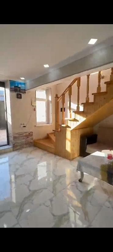 basavik satisi: İki mərtəbəli həyət evi - Xarici görünüş: Aqlay üslublu açıq rəngli — 4