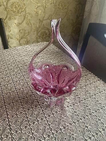 qab rəfi: Künc üçün vitrinli bufet və dekorativ qab dəsti - Material: tünd qoz — 3