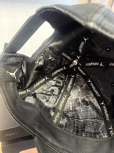 bas: Jordan Jumpman papaq - Rəng: qara - Ön hissə: iri ağ 3D işləməli — 3