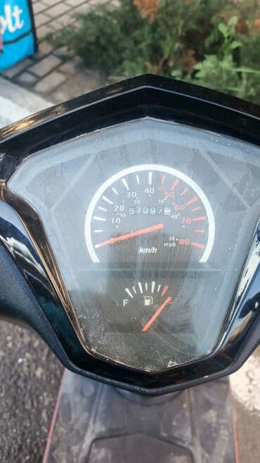 купить мопед в кредит: Qırmızı rəngli benzinli skutər Moto satilir 125 kub prava teleb edir — 2