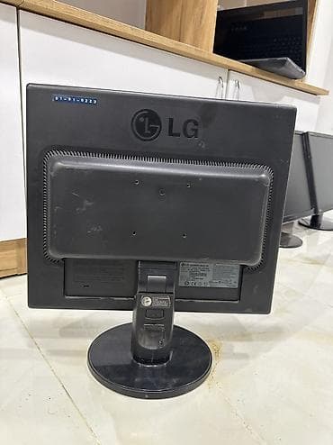 nintendo switch oled: LG Flatron L1942S monitor Manitor 19 ekrandır bütün kabelleri verilir — 3
