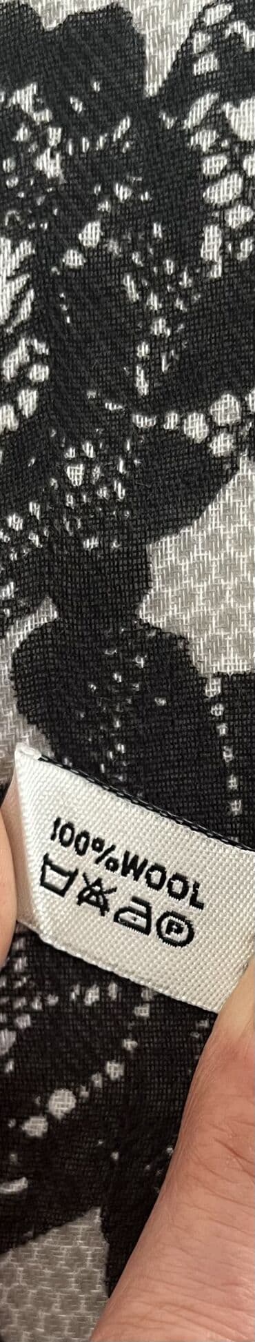 Hicab: Шарф Valentino. Оригинал. Шерсть. Размер 175см*70см. В идеальном — 5