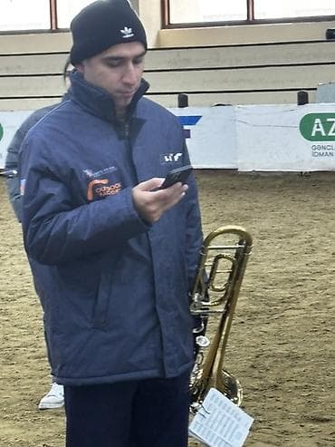 İdman və hobbi: Səhnə, studiya, parad və böyük orkestr proqramları üçün uyğundur; — 1