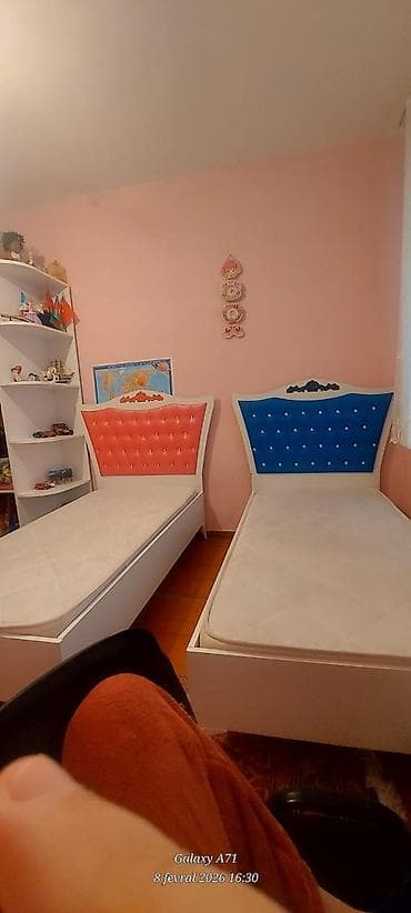 qız ucun mebel: Oğlan və qız üçün, İşlənmiş, Çarpayı, Matras ilə, Siyirməsiz — 1